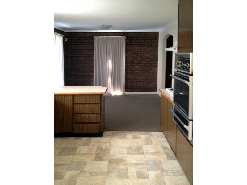 8 Brumby Court, Cranbourne VIC 3977