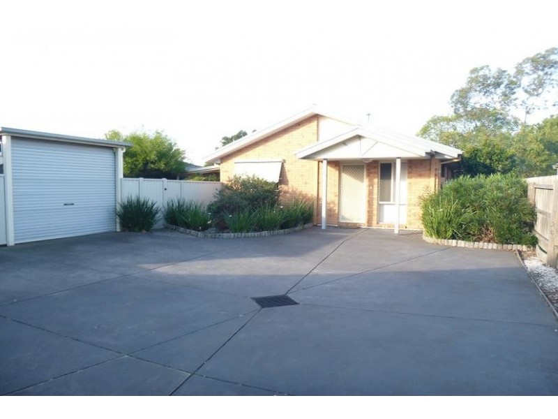 8B Jillian Street, Cranbourne VIC 3977