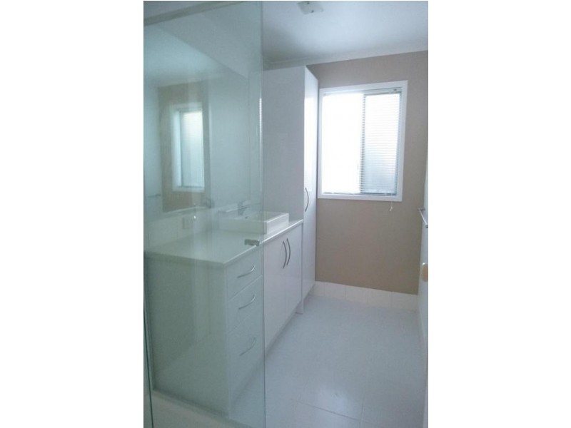 8B Jillian Street, Cranbourne VIC 3977