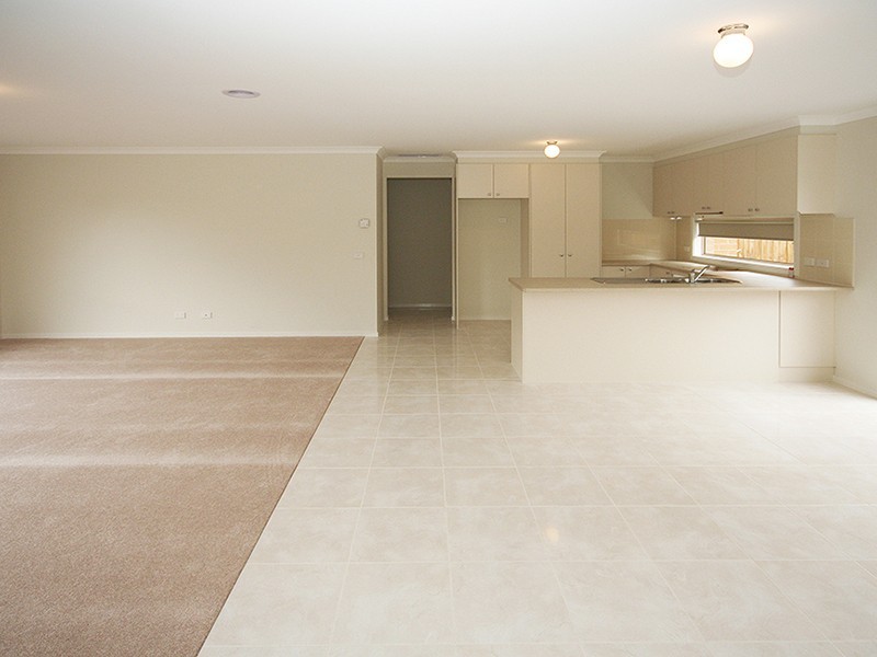 2/51 Stawell Street, Cranbourne VIC 3977