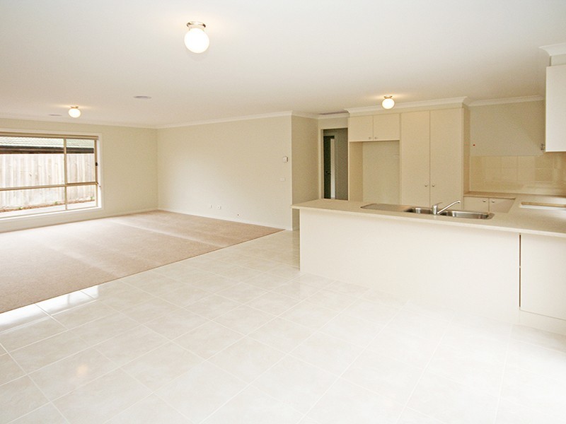 2/51 Stawell Street, Cranbourne VIC 3977