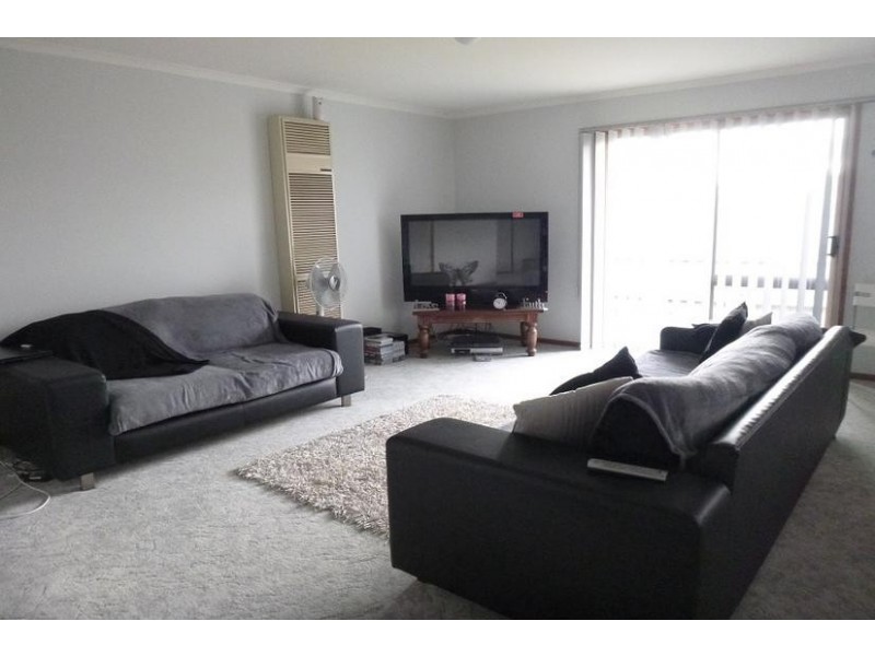 1B Wills Court, Cranbourne North VIC 3977