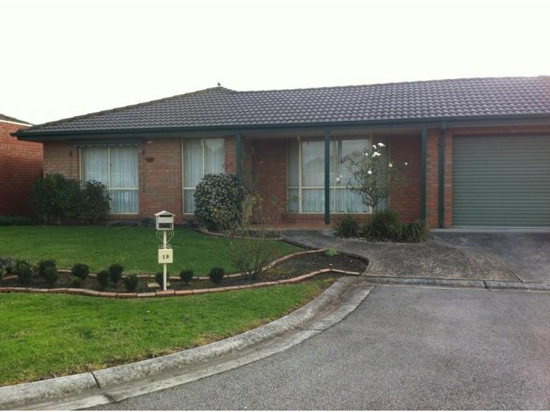 19 Greenmantle Close, Cranbourne West VIC 3977