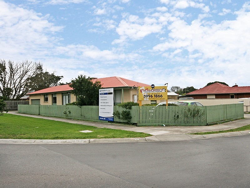 1 Lurline Street, Cranbourne VIC 3977