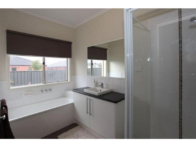 14 Merrowland Avenue, Cranbourne North VIC 3977