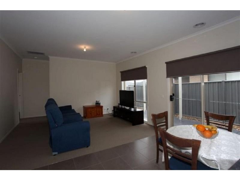 14 Merrowland Avenue, Cranbourne North VIC 3977