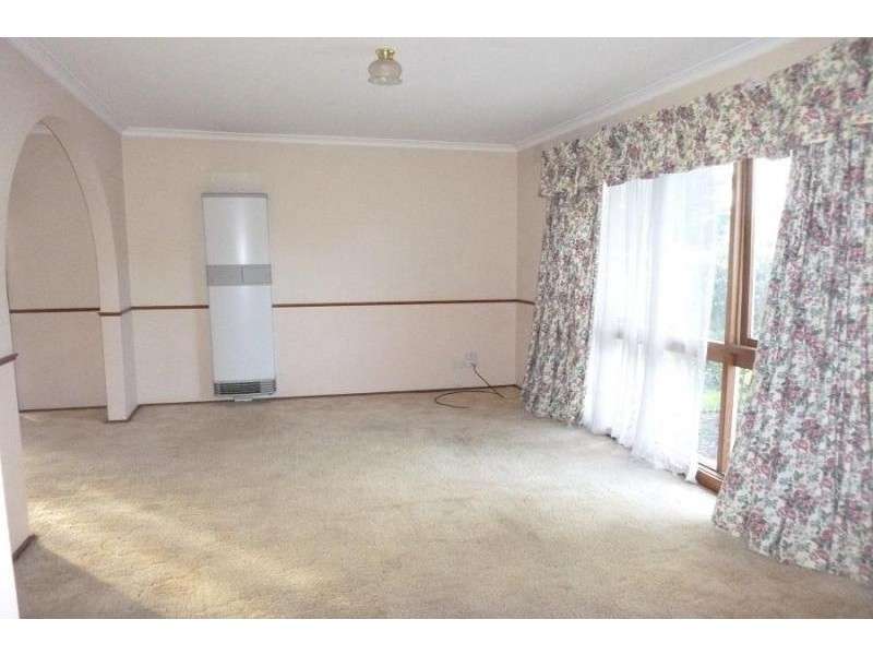 26 Dearing Avenue, Cranbourne VIC 3977