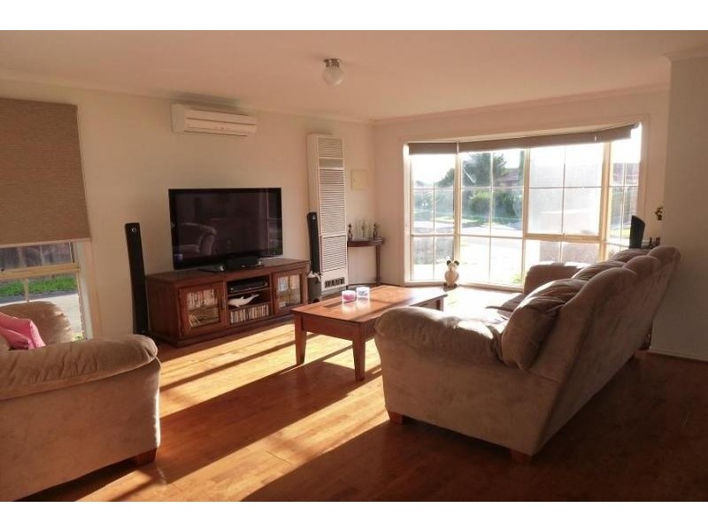 1/12 Rachel Drive, Cranbourne North VIC 3977