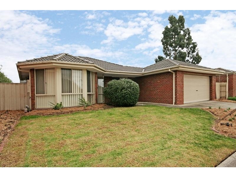 11 Fernisky Drive, Cranbourne East VIC 3977