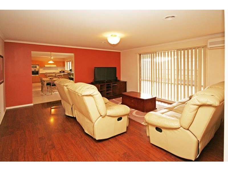 11 Fernisky Drive, Cranbourne East VIC 3977