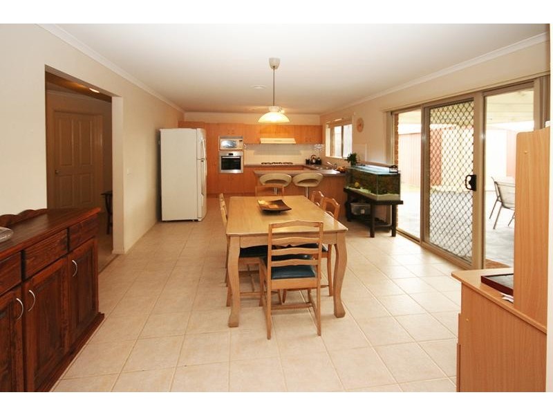 11 Fernisky Drive, Cranbourne East VIC 3977