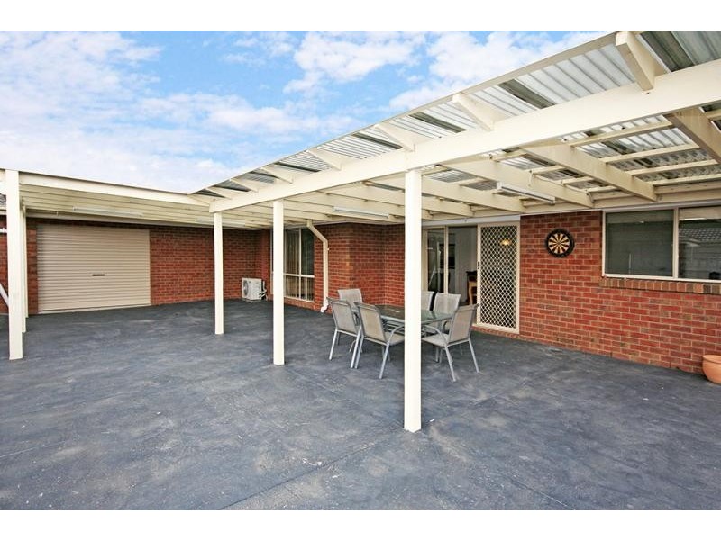 11 Fernisky Drive, Cranbourne East VIC 3977