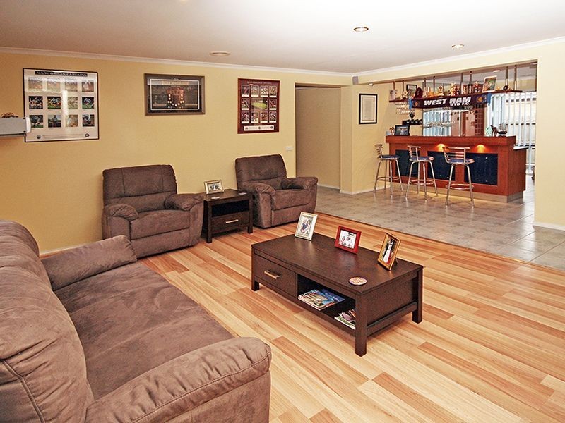 6 Dennis Close, Lynbrook VIC 3975