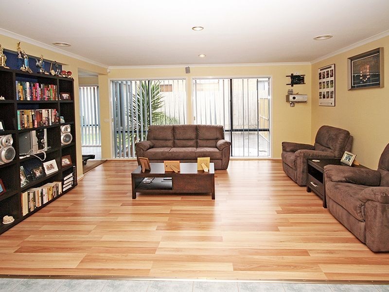 6 Dennis Close, Lynbrook VIC 3975