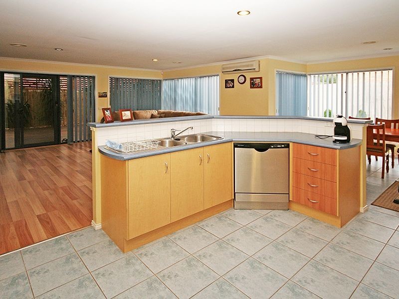 6 Dennis Close, Lynbrook VIC 3975