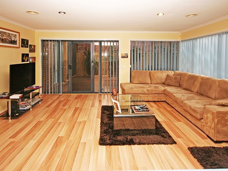 6 Dennis Close, Lynbrook VIC 3975