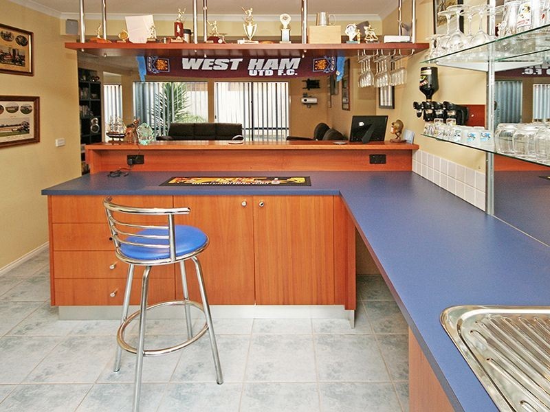 6 Dennis Close, Lynbrook VIC 3975