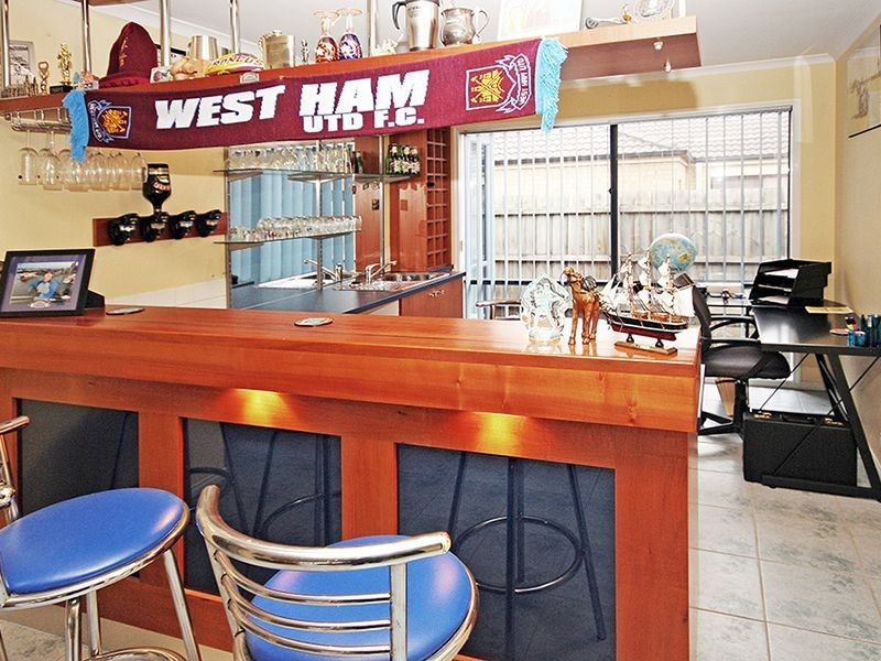 6 Dennis Close, Lynbrook VIC 3975