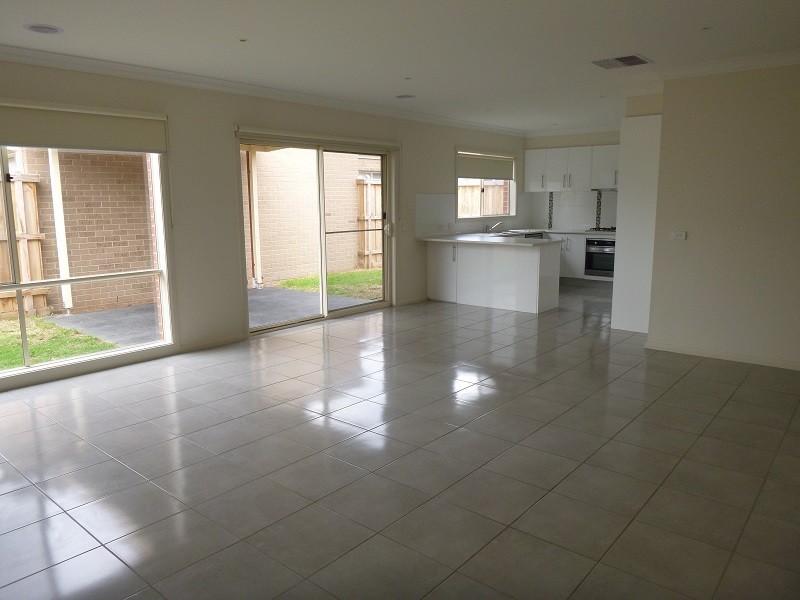 11 Hogan Street, Cranbourne East VIC 3977