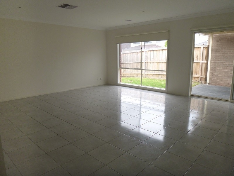 11 Hogan Street, Cranbourne East VIC 3977