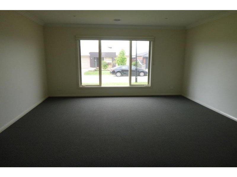 11 Hogan Street, Cranbourne East VIC 3977