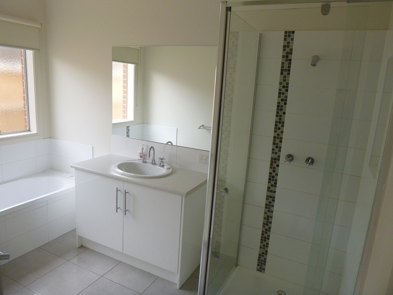 11 Hogan Street, Cranbourne East VIC 3977