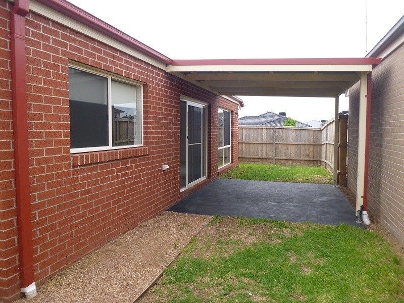 11 Hogan Street, Cranbourne East VIC 3977