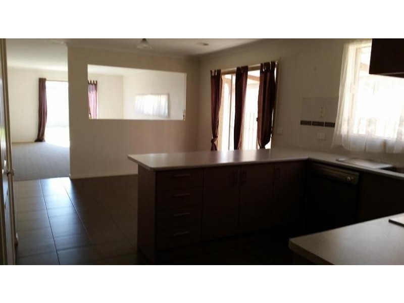 69 Calais Circuit, Cranbourne VIC 3977