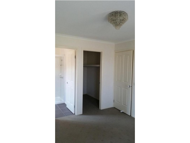 69 Calais Circuit, Cranbourne VIC 3977