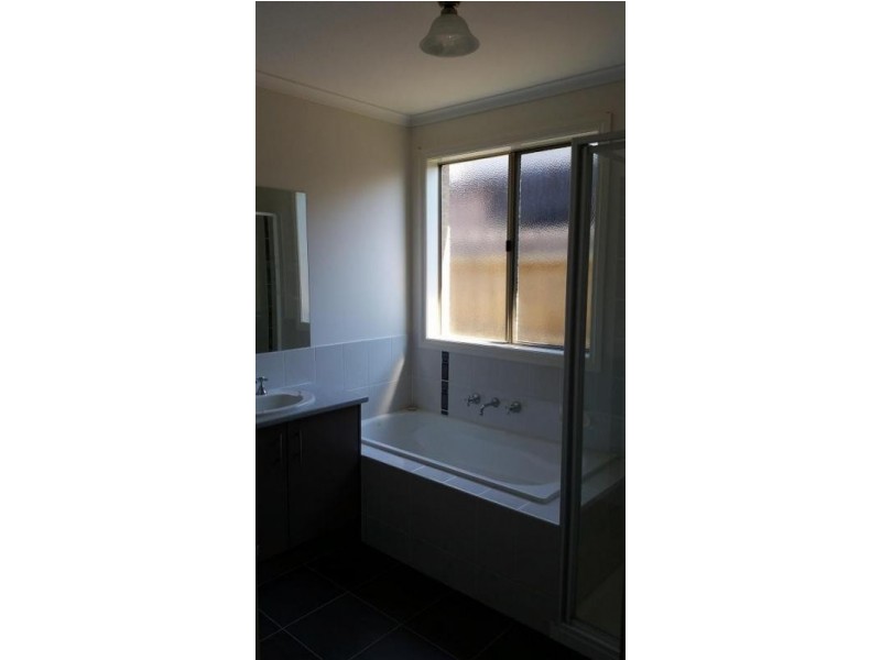 69 Calais Circuit, Cranbourne VIC 3977