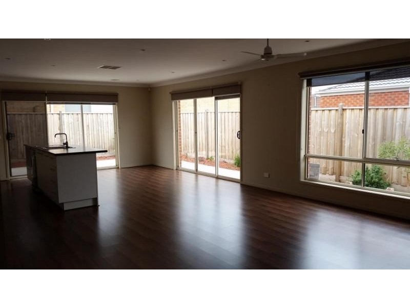 7 Bayley Place, Cranbourne West VIC 3977