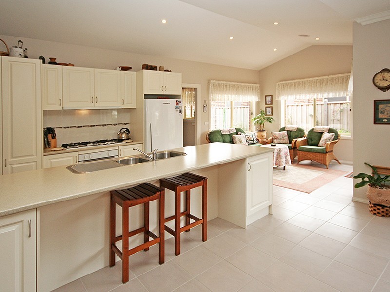 20 Dan Morgan Drive, Cranbourne East VIC 3977