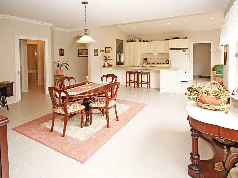 20 Dan Morgan Drive, Cranbourne East VIC 3977