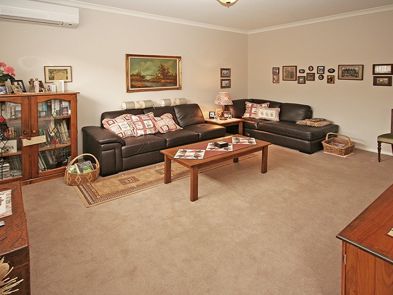 20 Dan Morgan Drive, Cranbourne East VIC 3977