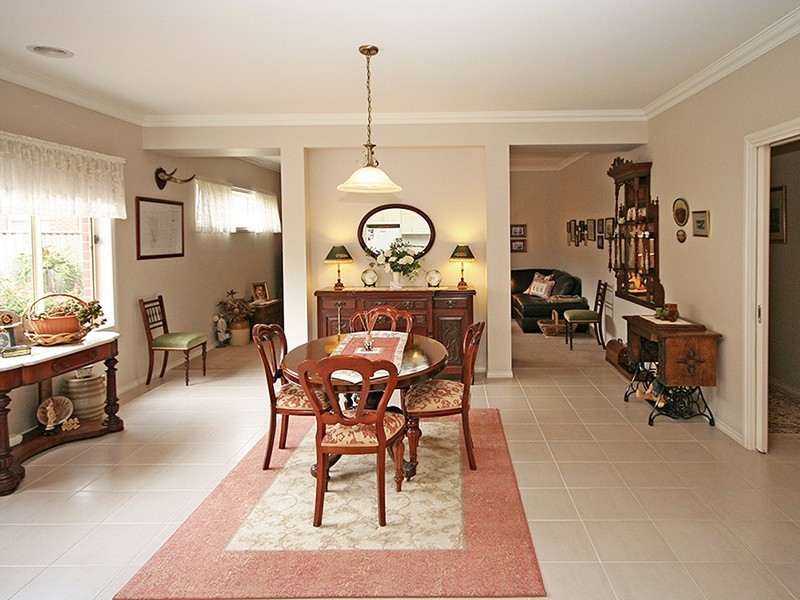 20 Dan Morgan Drive, Cranbourne East VIC 3977