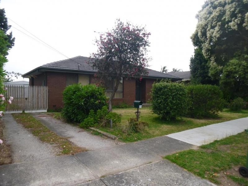 15 Fenfield Street, Cranbourne VIC 3977