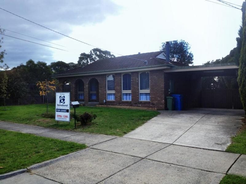 31 Thomas Crescent, Cranbourne VIC 3977