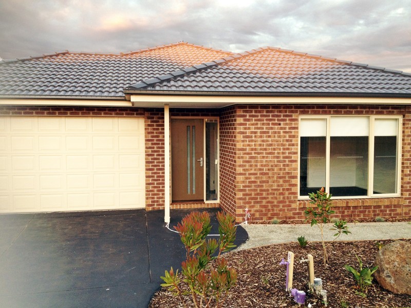 20 Starlight Rise, Cranbourne East VIC 3977