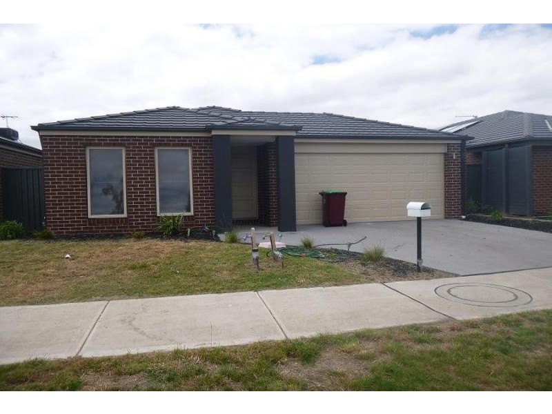 23 Rannoch Street, Cranbourne East VIC 3977
