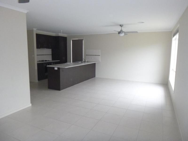 23 Rannoch Street, Cranbourne East VIC 3977