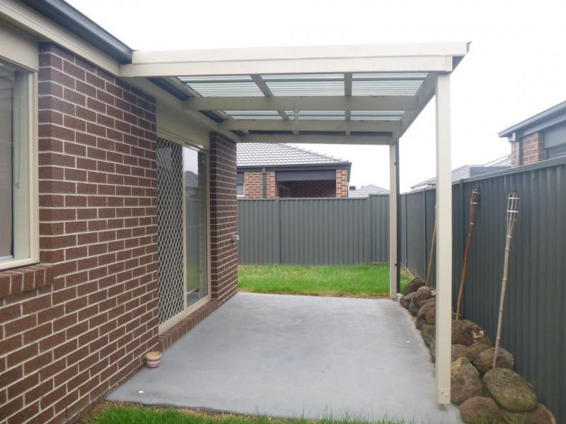 23 Rannoch Street, Cranbourne East VIC 3977