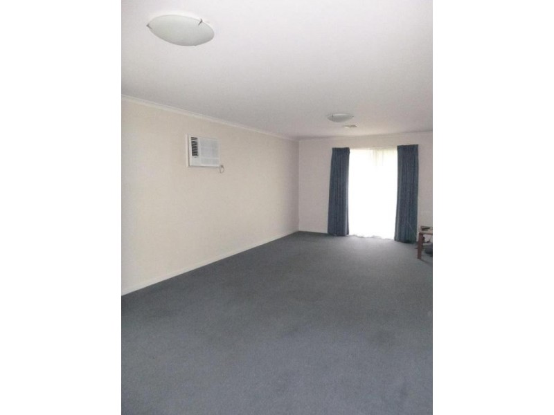 34 Broome Crescent, Cranbourne North VIC 3977