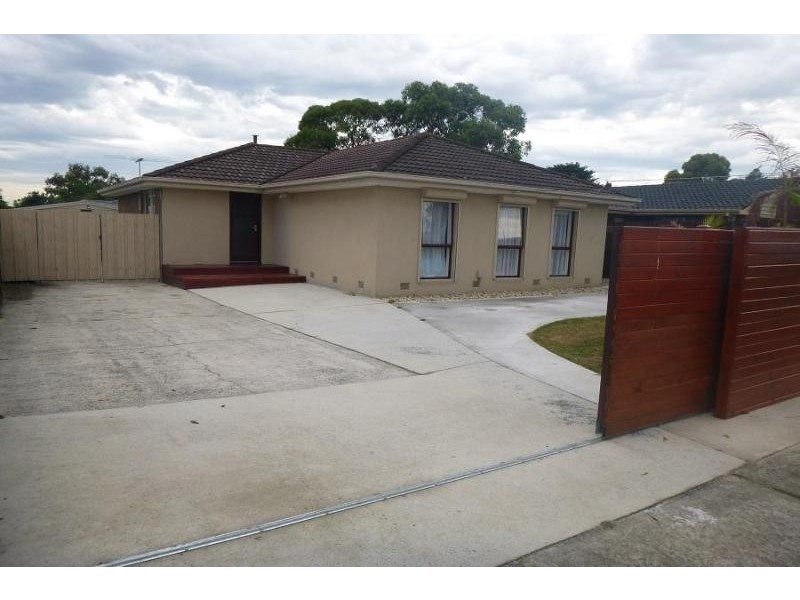 75 Circle Drive, Cranbourne VIC 3977