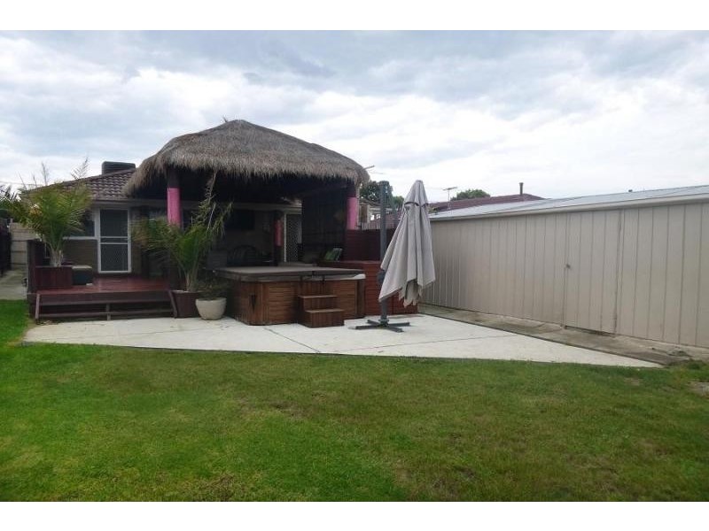 75 Circle Drive, Cranbourne VIC 3977