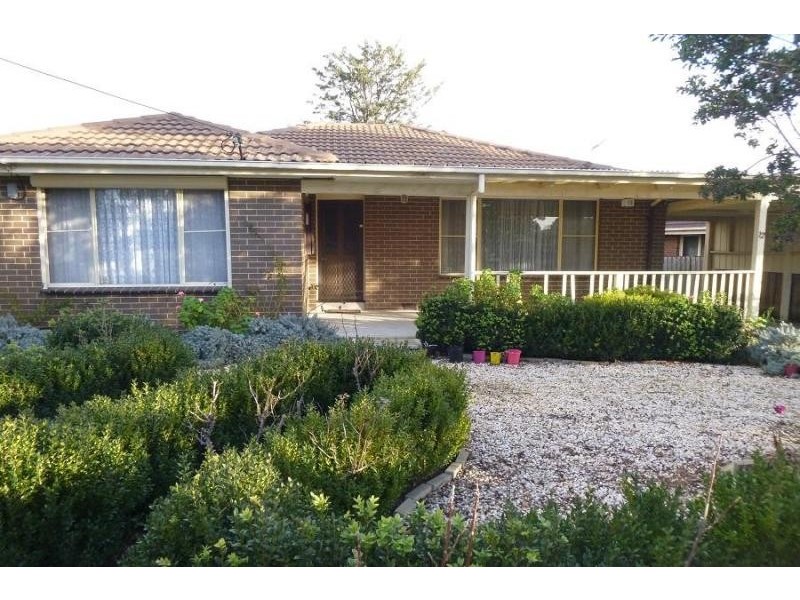12 Dearing Avenue, Cranbourne VIC 3977