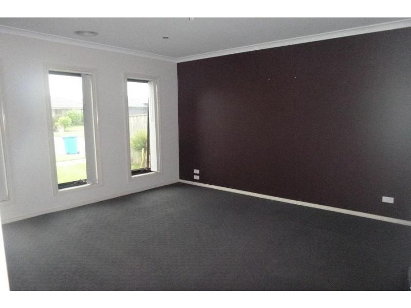 60 Thunderbolt Drive, Cranbourne East VIC 3977