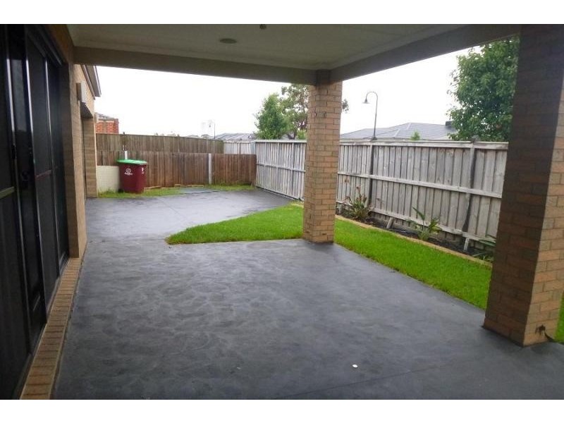 60 Thunderbolt Drive, Cranbourne East VIC 3977