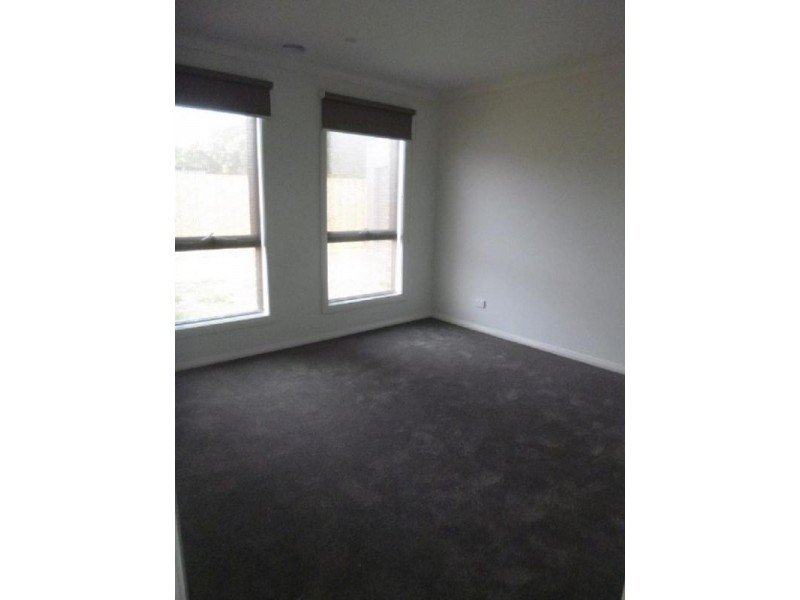 2/52 Taylor Street, Cranbourne VIC 3977