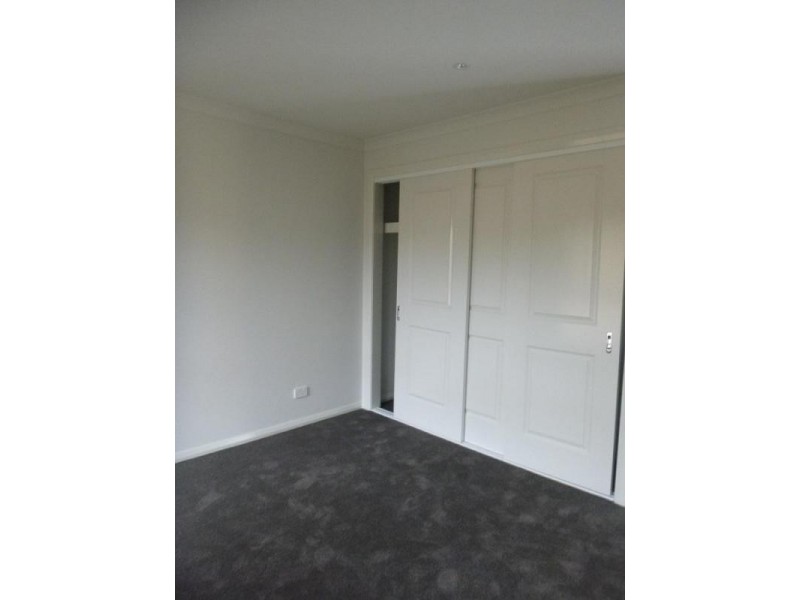 2/52 Taylor Street, Cranbourne VIC 3977