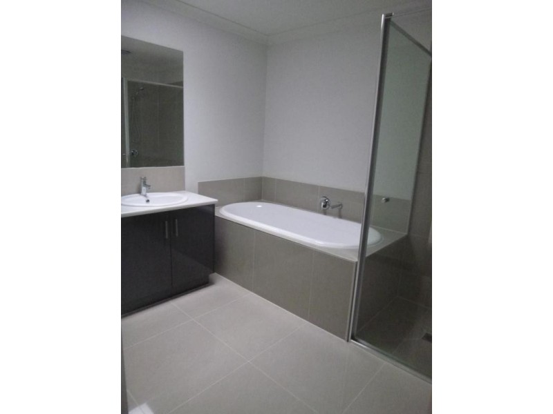 2/52 Taylor Street, Cranbourne VIC 3977